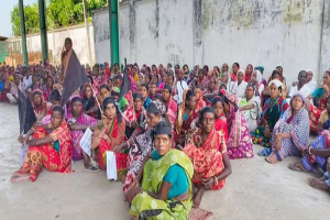 পূজার বোনাস ও বকেয়া পাওনার দাবিতে মিরতিংগা চা বাগানে শ্রমিকদের ধর্মঘট পূজার বোনাস ও বকেয়া পাওনার দাবিতে মিরতিংগা চা বাগানে শ্রমিকদের ধর্মঘট