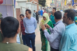 ফুটপাত দখলমুক্ত করতে সিসিকের অভিযান
