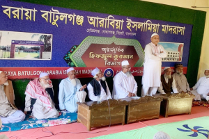 আলেমদের দোয়া নিচ্ছেন অ্যাড. এমরান আহমদ চৌধুরী