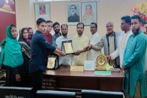 গোয়াইনঘাটে পুরস্কৃত হলেন দুই সফল কৃষি উদ্যোক্তা