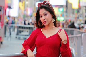 ইভানার পারিশ্রমিক দিচ্ছেন না পরিচালক!