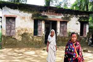 বড়লেখায় ঝুঁকিপূর্ণ ৩ কমিউনিটি ক্লিনিক, আতঙ্কে স্বাস্থ্যকর্মীরা