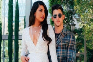 প্রিয়াঙ্কায় মজেছেন নিক