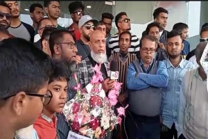 বিমানবন্দরে সহকর্মীদের ভালোবায় সিক্ত ফয়সাল