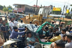 কোম্পানীগঞ্জে পাথরবোঝাই ট্রাক্টরের চাপায় পর্যটক নিহত