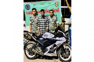 নগরে মোটরসাইকেলসহ গাড়িচোর আটক