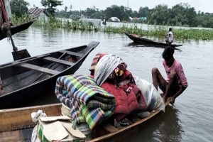 সুনামগঞ্জে আশ্রয়কেন্দ্রে ছুটছে মানুষ