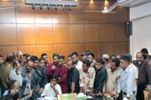 বালু মহাল নিলাম নিয়ে ডিসি অফিসে ধস্তাধস্তি, নিলাম স্থগিত