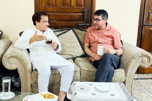 দুই নেতার হৃদ্যতা
