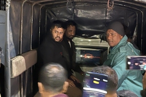 নগরীতে আ.লীগ নেতার বাসায় হামলা : আটক ১১