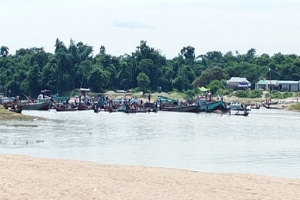 গোয়াইনঘাট হাজীপুর ও আমবাড়ী থেকে বালু উত্তোলন, হুমকিতে বসতবাড়ি ও ফসলি জমি
