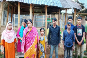 কুলাউড়া সীমান্তে পুশব্যাক হওয়া ১০ জনকে স্বজনদের কাছে হস্তান্তর