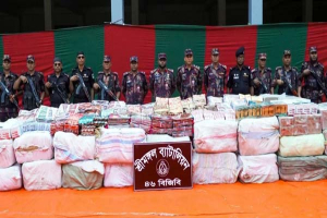 রেলস্টেশন থেকে ৩ কোটি টাকার ভারতীয় শাড়ি-কসমেটিকস উদ্ধার
