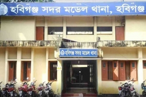 সিগারেটের ধোঁয়া নিয়ে সংঘর্ষ-ভাঙচুর, পুলিশসহ আহত ৩০