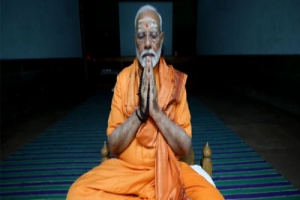 গভীর ধ্যানে মোদি 