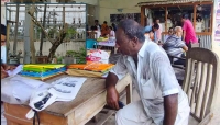‘বিদ্যুৎ যায় না, বরং মাঝে মধ্যে আসে’